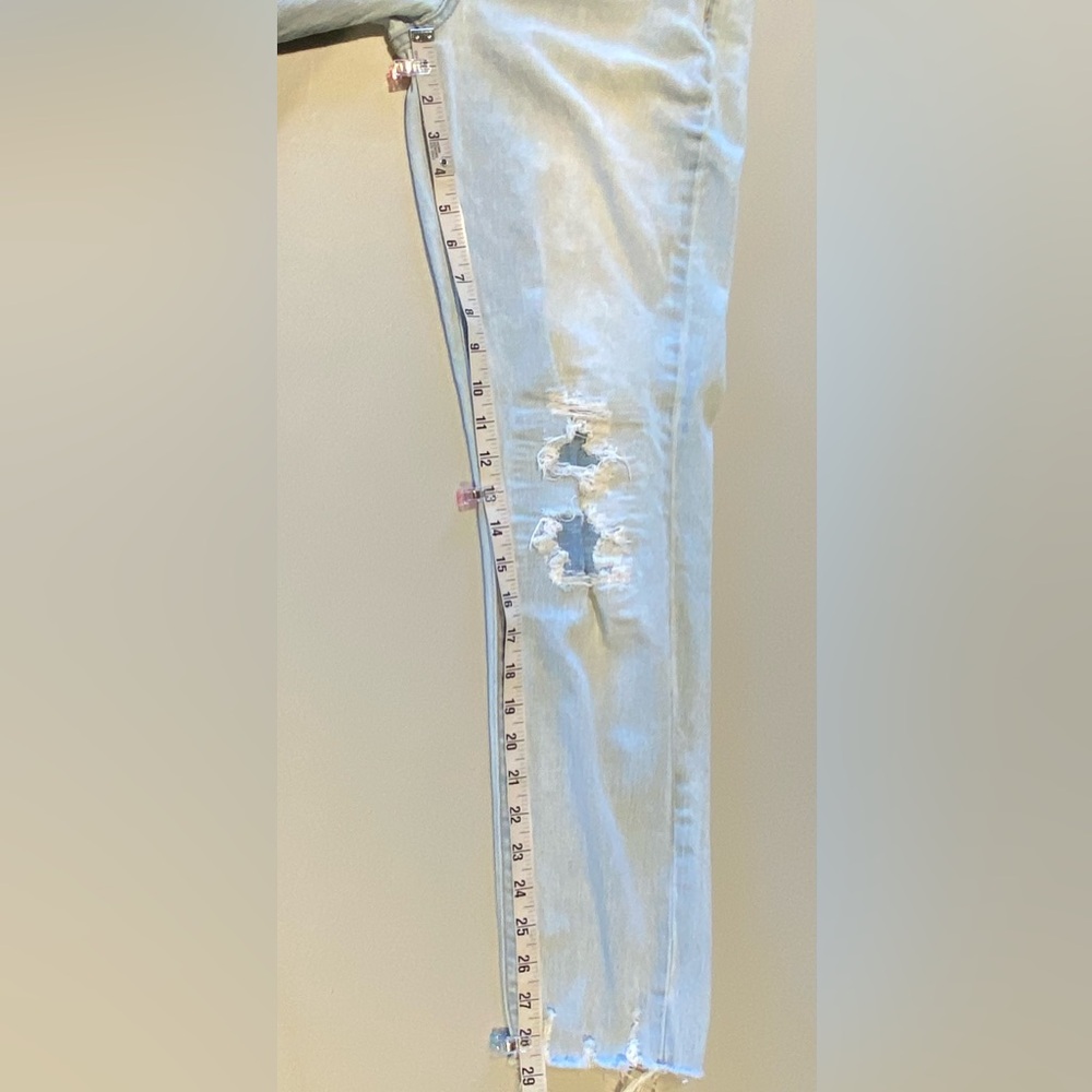 Universal Thread Distressed Mid-Rise Boyfriend Jeans, size 00/24 - Picture 9 of 9